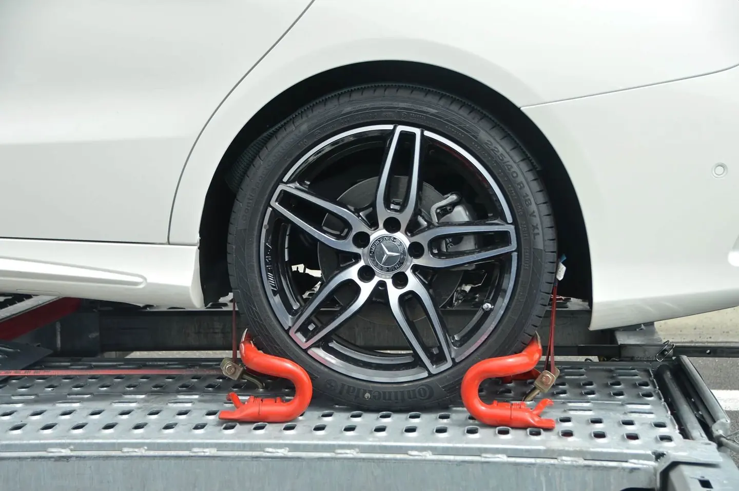 Vehicle wheel positioned on an alignment platform
